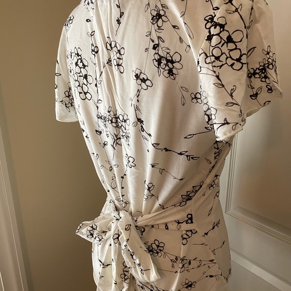 Banana republic peplum top - Picture 2 of 2